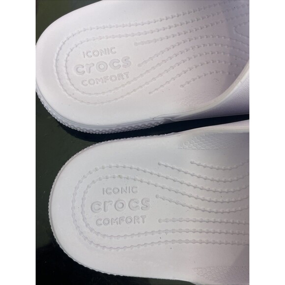 CROCS Iconic Comfort Womens Sandal Slide Purple Removeable Puff Balls Size 7 NEW - Picture 3 of 8
